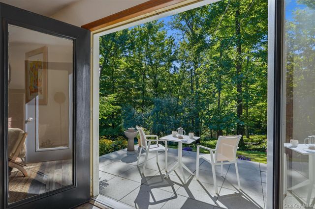 2 Durmo Road, New Paltz, NY 12561