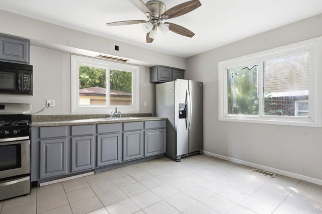 703 Circle Drive, University Park, IL 60484