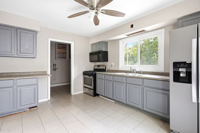 703 Circle Drive, University Park, IL 60484