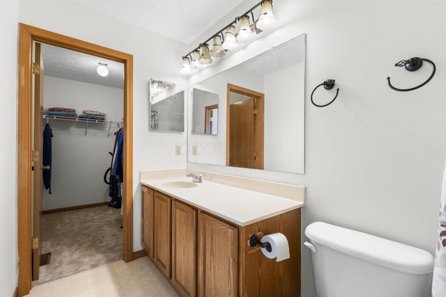 1993 Schrive Drive, Hilliard, OH 43026