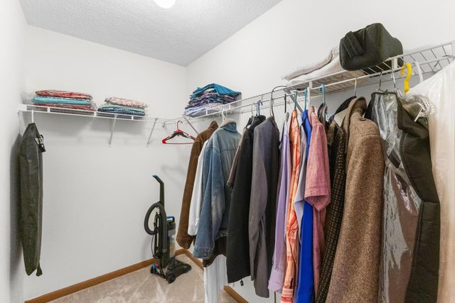 1993 Schrive Drive, Hilliard, OH 43026