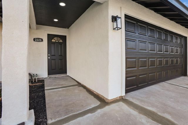 2228 Chambord Dr, Stockton, CA 95210