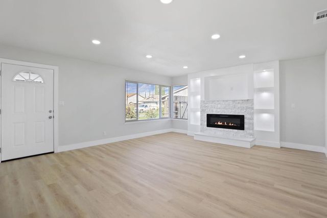 2228 Chambord Dr, Stockton, CA 95210