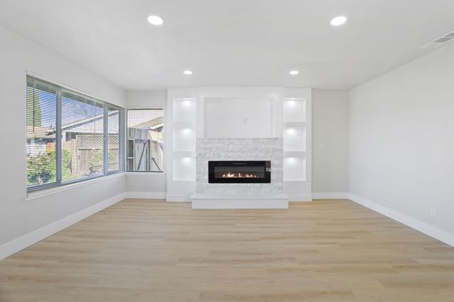 2228 Chambord Dr, Stockton, CA 95210