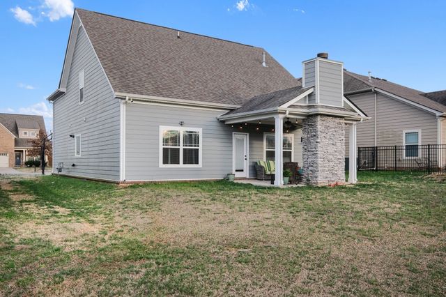 1134 Cotillion Dr, Murfreesboro, TN 37128