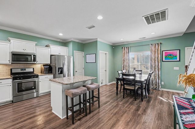 1134 Cotillion Dr, Murfreesboro, TN 37128