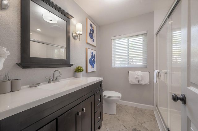 2916 W COLLINS STREET, Tampa, FL 33607