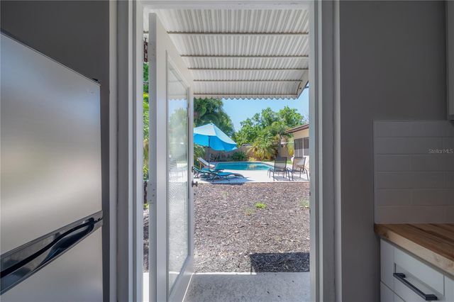 2916 W COLLINS STREET, Tampa, FL 33607
