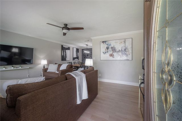 2916 W COLLINS STREET, Tampa, FL 33607