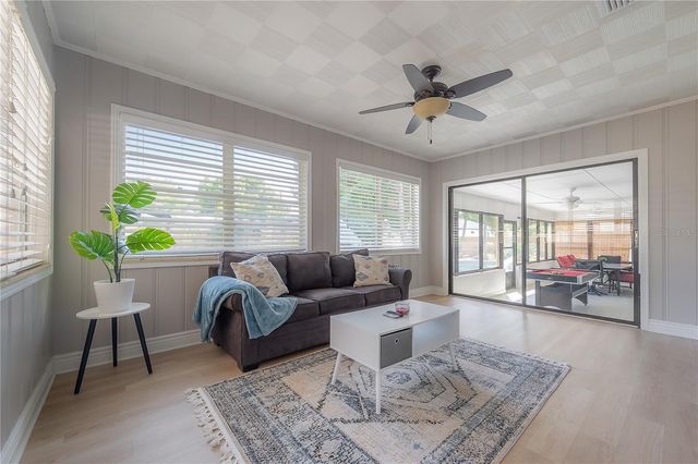 2916 W COLLINS STREET, Tampa, FL 33607