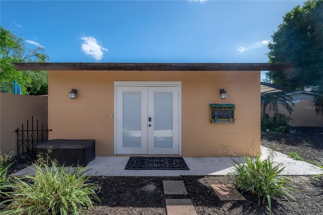 2916 W COLLINS STREET, Tampa, FL 33607