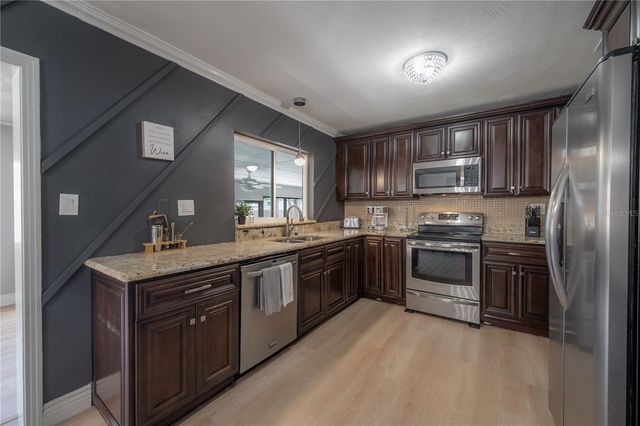 2916 W COLLINS STREET, Tampa, FL 33607