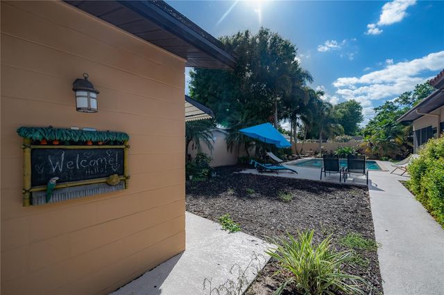 2916 W COLLINS STREET, Tampa, FL 33607