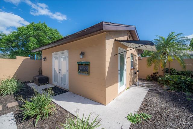 2916 W COLLINS STREET, Tampa, FL 33607