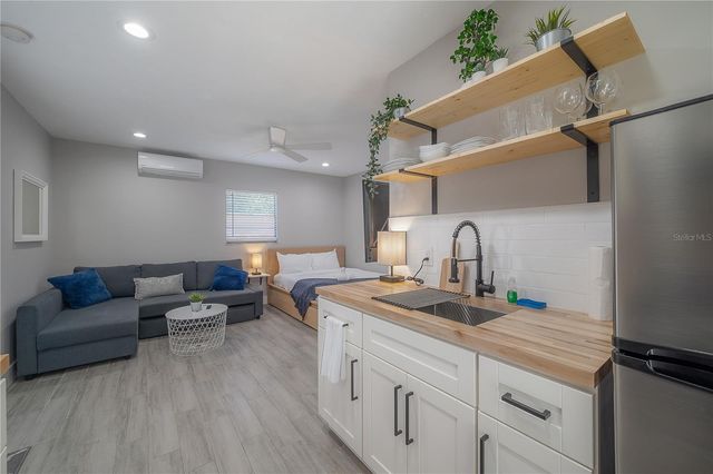 2916 W COLLINS STREET, Tampa, FL 33607