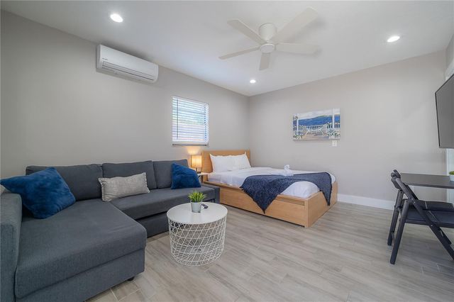 2916 W COLLINS STREET, Tampa, FL 33607