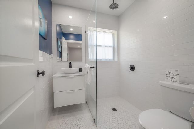 2916 W COLLINS STREET, Tampa, FL 33607