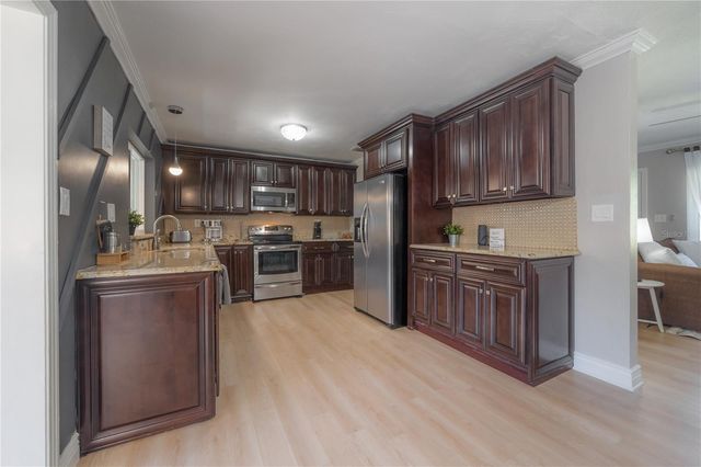2916 W COLLINS STREET, Tampa, FL 33607