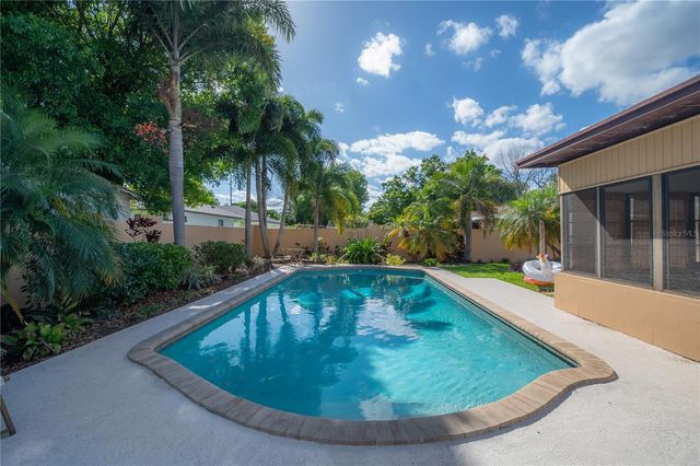 2916 W COLLINS STREET, Tampa, FL 33607