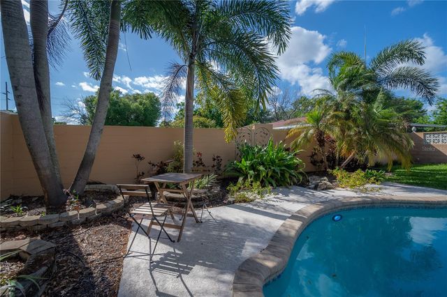 2916 W COLLINS STREET, Tampa, FL 33607