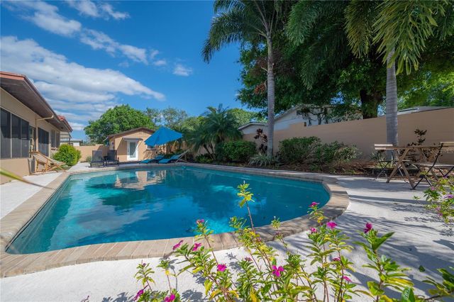 2916 W COLLINS STREET, Tampa, FL 33607