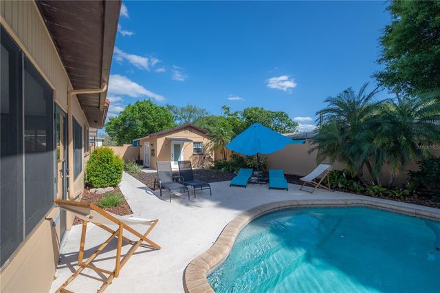 2916 W COLLINS STREET, Tampa, FL 33607