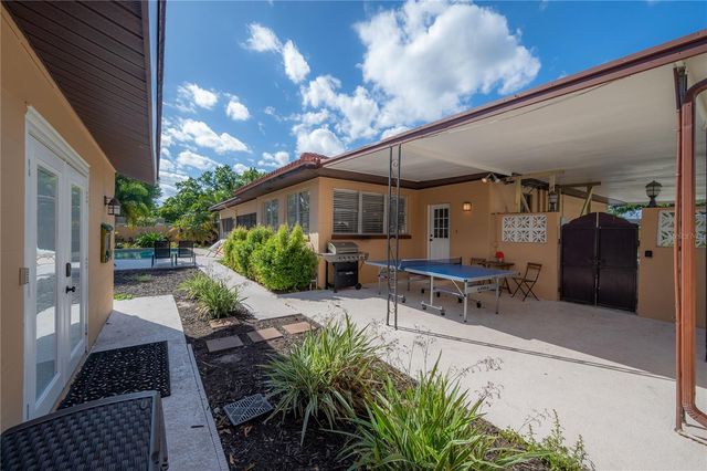 2916 W COLLINS STREET, Tampa, FL 33607
