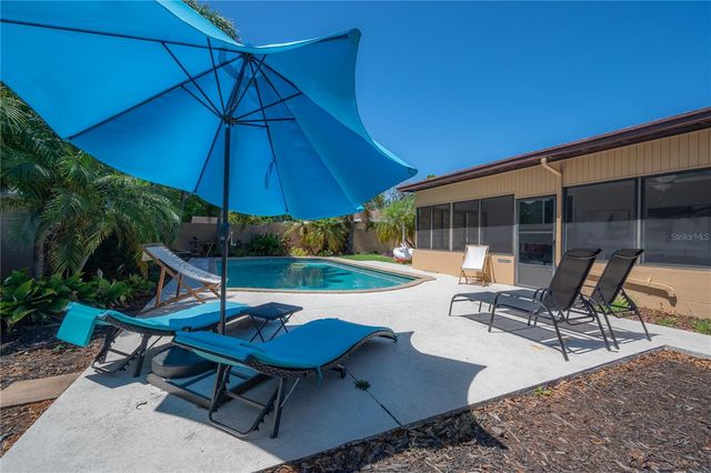 2916 W COLLINS STREET, Tampa, FL 33607