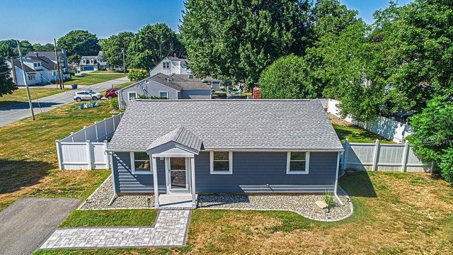 1 Eastmor Lane, Hampton, NH 03842