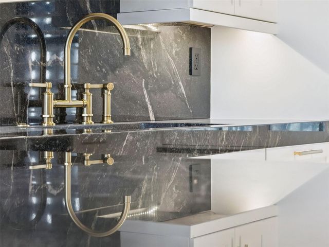 100 S INTERLACHEN AVENUE 404, Winter Park, FL 32789