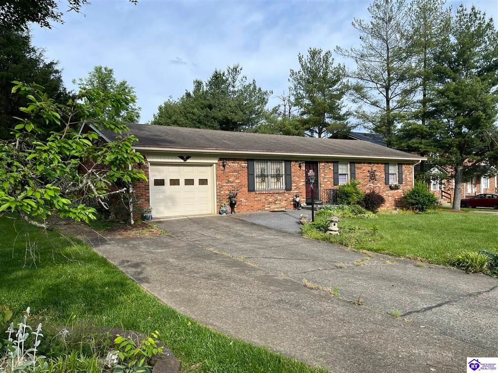 317 Berkley Court, Radcliff, KY 40160