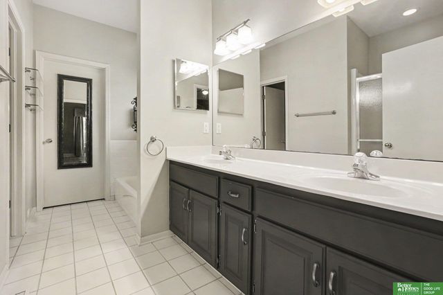 5801 S 119th Plaza, Omaha, NE 68137