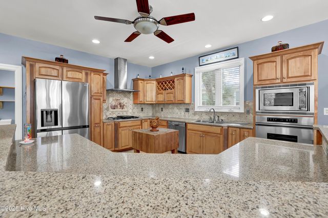 213 Oak Outlook Way, Carolina Beach, NC 28428