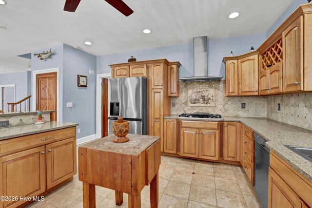 213 Oak Outlook Way, Carolina Beach, NC 28428