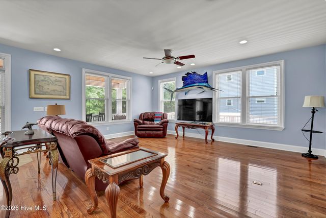213 Oak Outlook Way, Carolina Beach, NC 28428