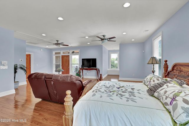 213 Oak Outlook Way, Carolina Beach, NC 28428
