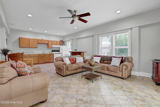 213 Oak Outlook Way, Carolina Beach, NC 28428