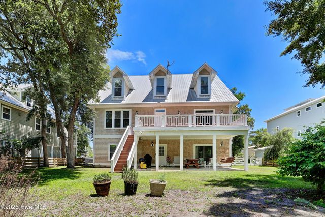 213 Oak Outlook Way, Carolina Beach, NC 28428