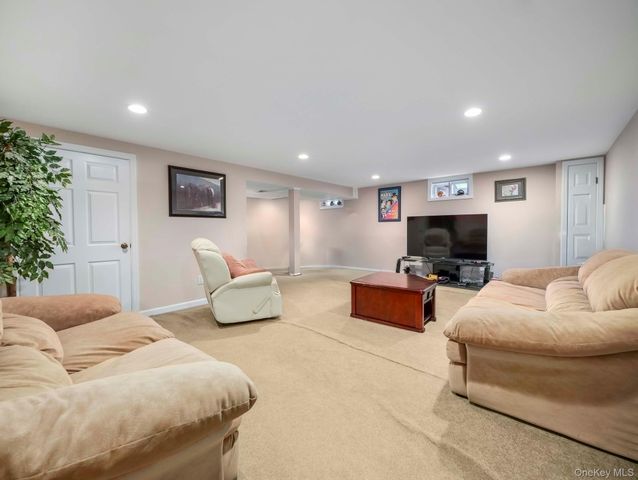 19 Hillside Avenue, Suffern, NY 10901