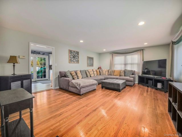 19 Hillside Avenue, Suffern, NY 10901