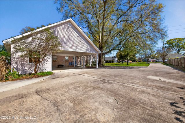 723 Old Spanish Trail, Bay Saint Louis, MS 39520
