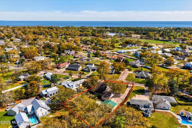 723 Old Spanish Trail, Bay Saint Louis, MS 39520