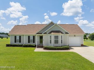 450 Arden Ridge Drive, Grimesland, NC 27837