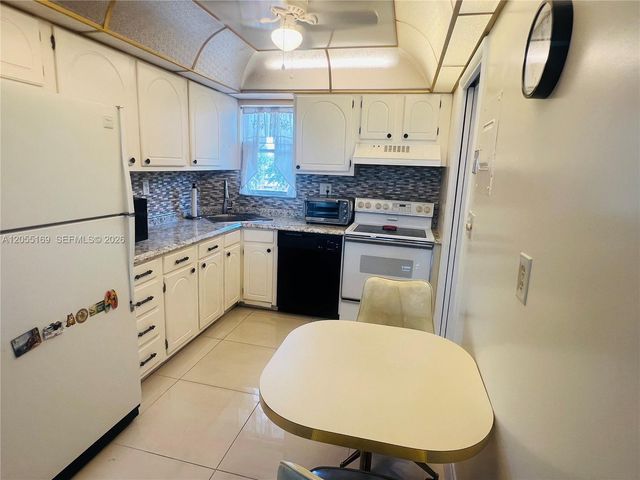 8900 Washington Boulevard 409, Pembroke Pines, FL 33025