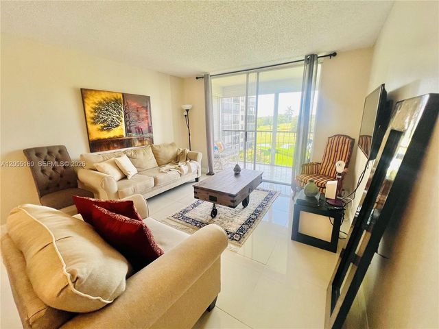 8900 Washington Boulevard 409, Pembroke Pines, FL 33025