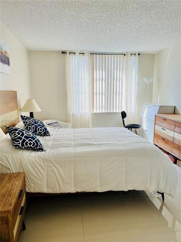 8900 Washington Boulevard 409, Pembroke Pines, FL 33025