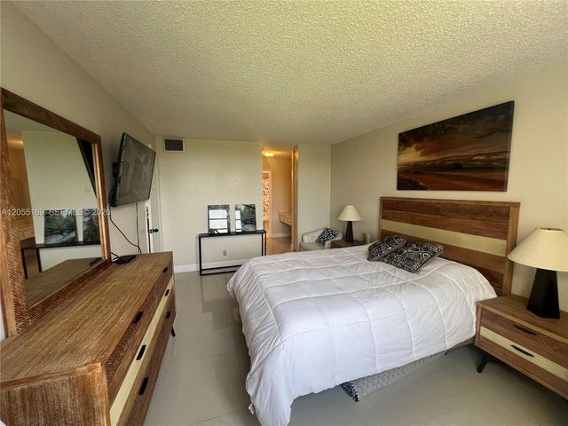 8900 Washington Boulevard 409, Pembroke Pines, FL 33025