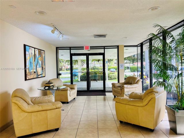 8900 Washington Boulevard 409, Pembroke Pines, FL 33025