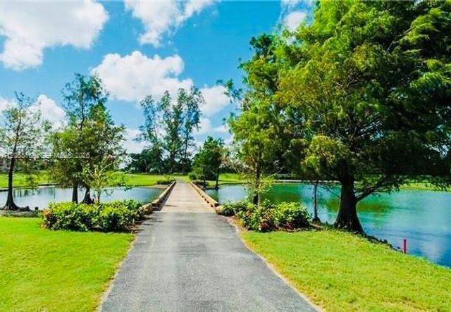 8900 Washington Boulevard 409, Pembroke Pines, FL 33025