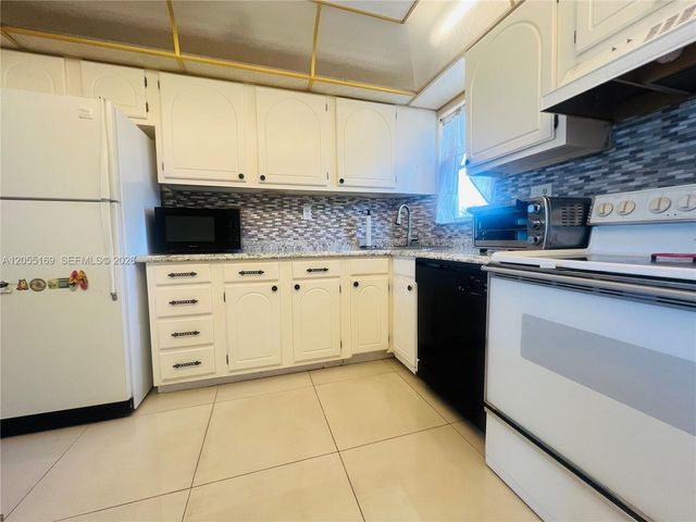 8900 Washington Boulevard 409, Pembroke Pines, FL 33025